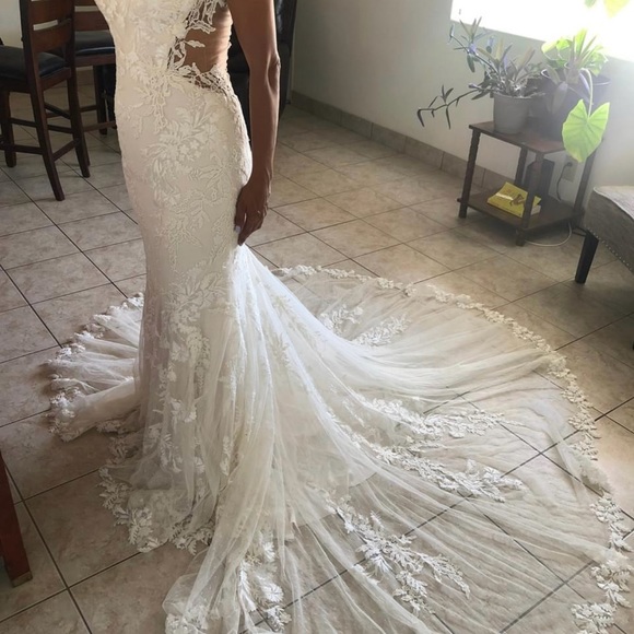 Wedding dresses - Picture 6 of 6